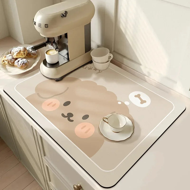 Tapis absorbant "dog off-white"  avec machine à café et tasses posé dessus 